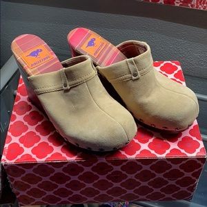 Rocket Dog Clogs “Like New”